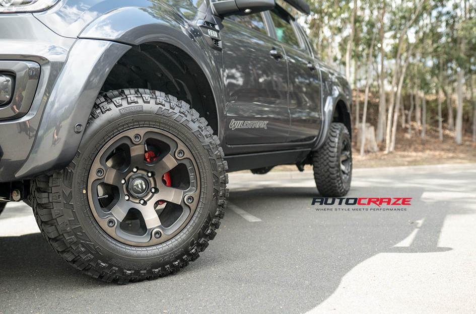 FORD RANGER BEAST BLACK MACHINED WITH DARK TINT